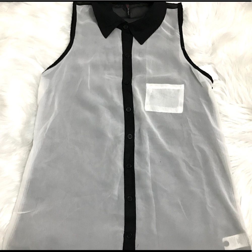 Sleeveless blouse